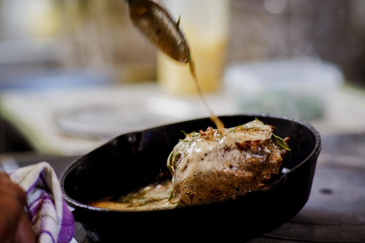 Parehua Resort Мартінборо Екстер'єр фото A chef pouring sauce over a steak