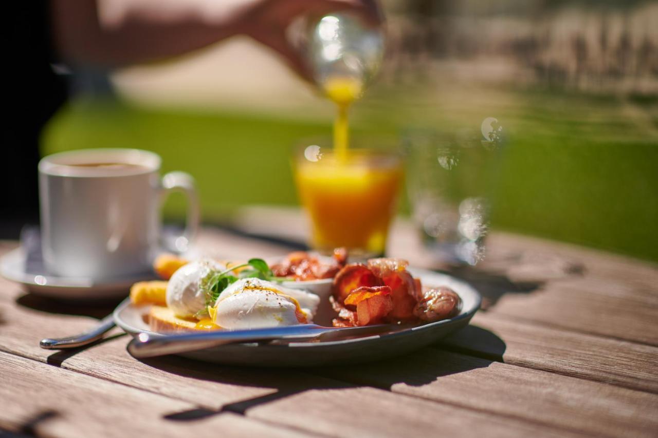 Parehua Resort Мартінборо Екстер'єр фото A breakfast with orange juice