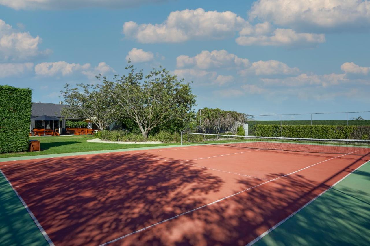 Parehua Resort Мартінборо Екстер'єр фото Tennis court at the Boca Raton Resort