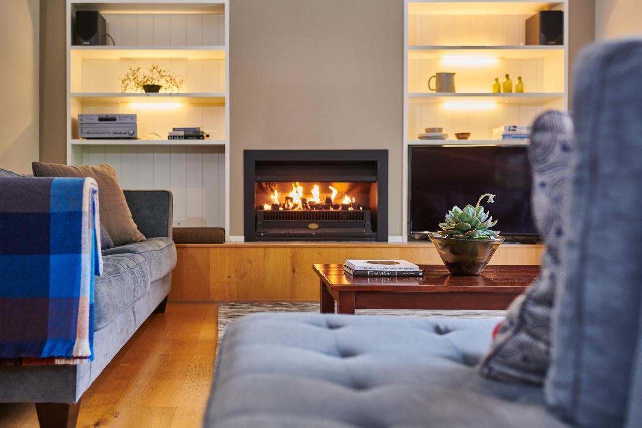 Parehua Resort Мартінборо Екстер'єр фото A fireplace in a home