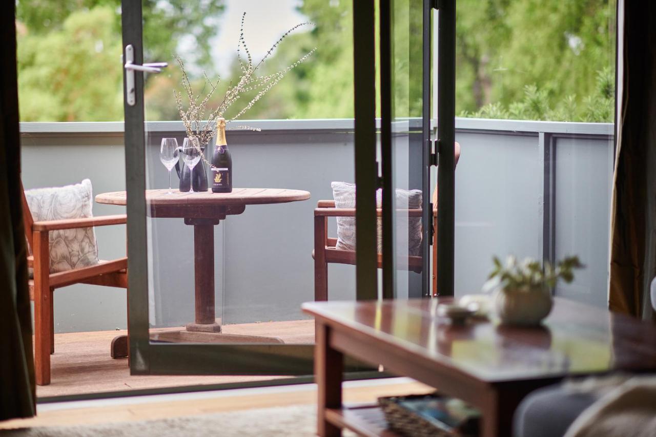 Parehua Resort Мартінборо Екстер'єр фото A balcony