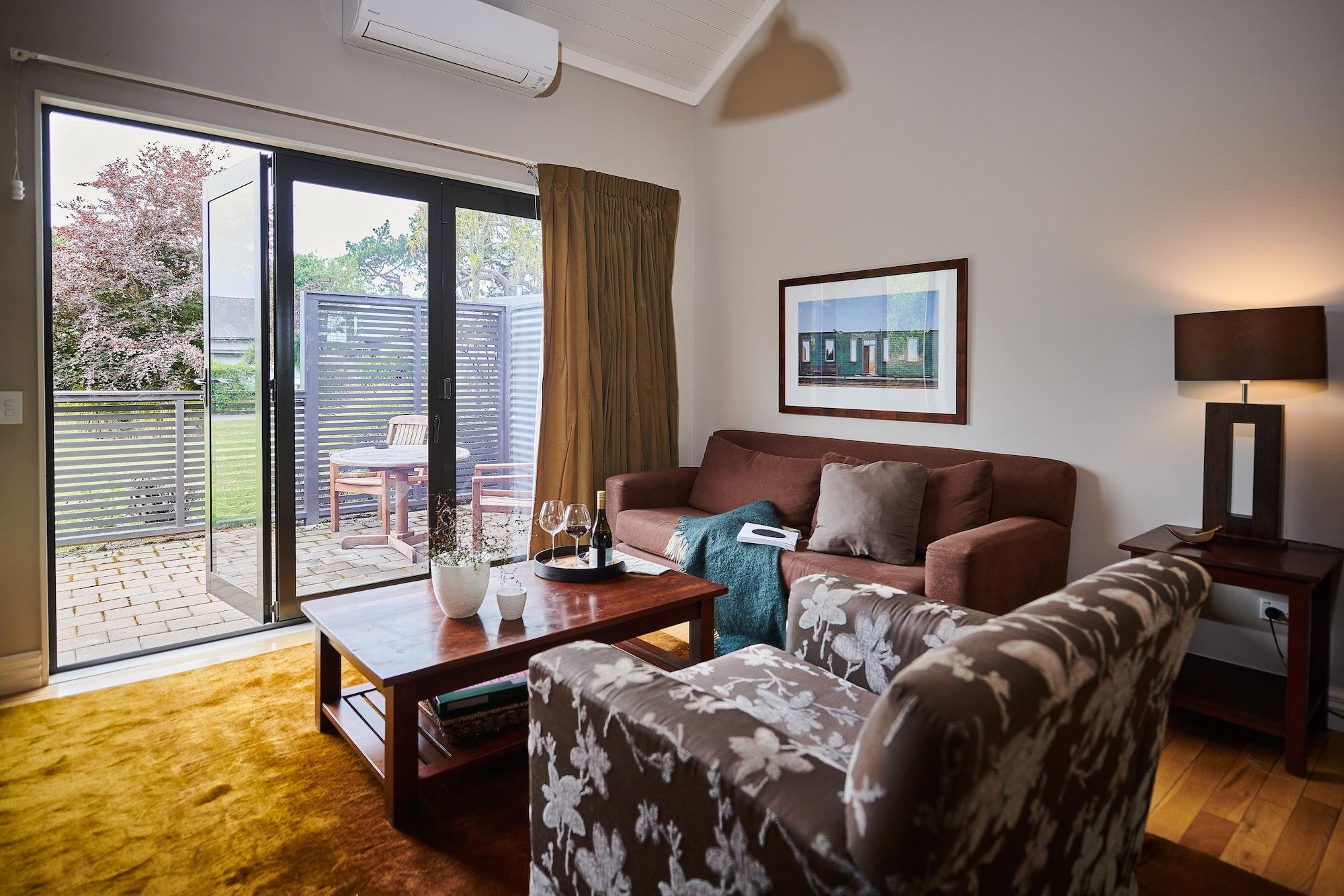 Parehua Resort Мартінборо Екстер'єр фото A living room in a house