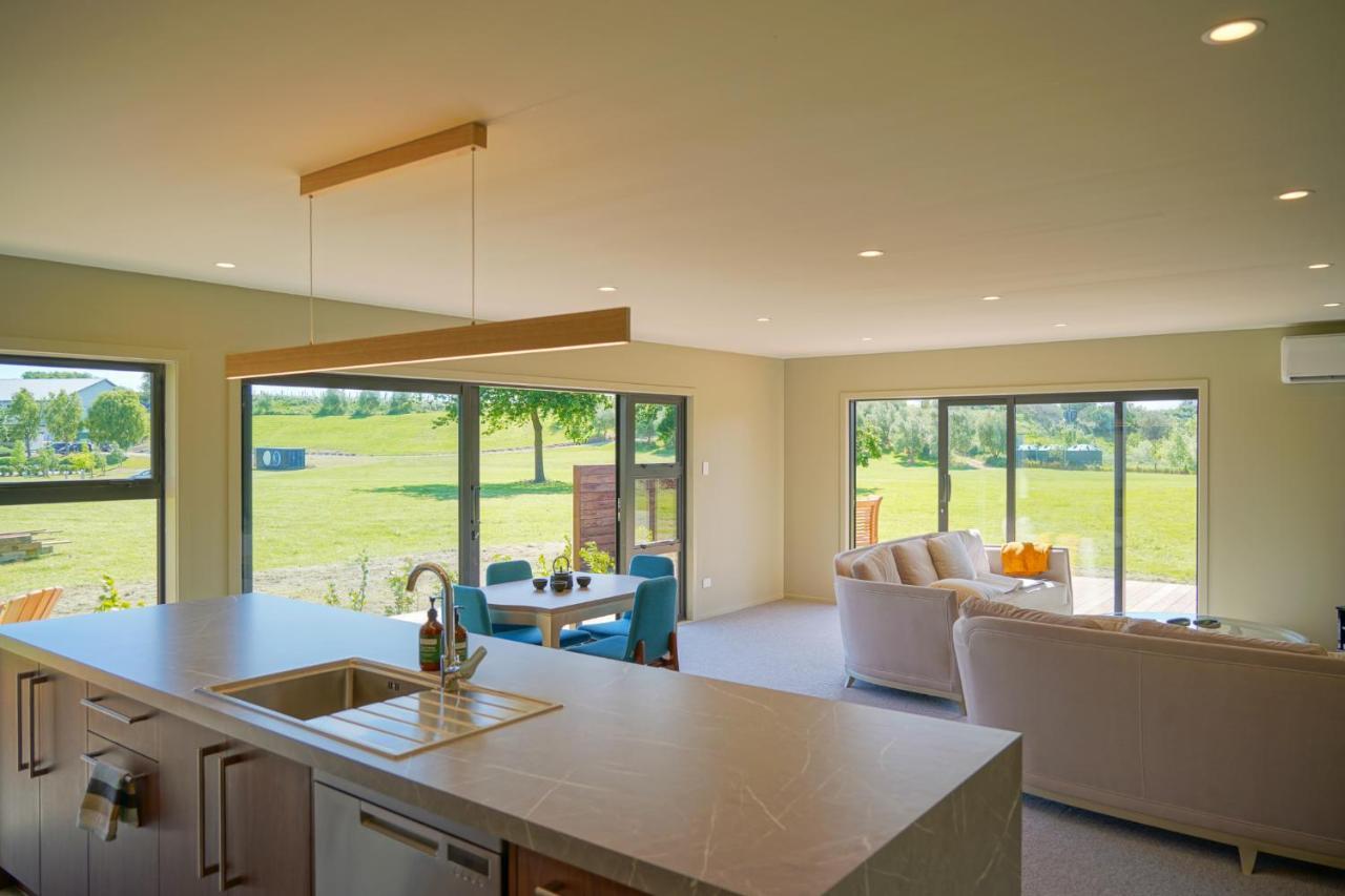 Parehua Resort Мартінборо Екстер'єр фото A kitchen with a large island