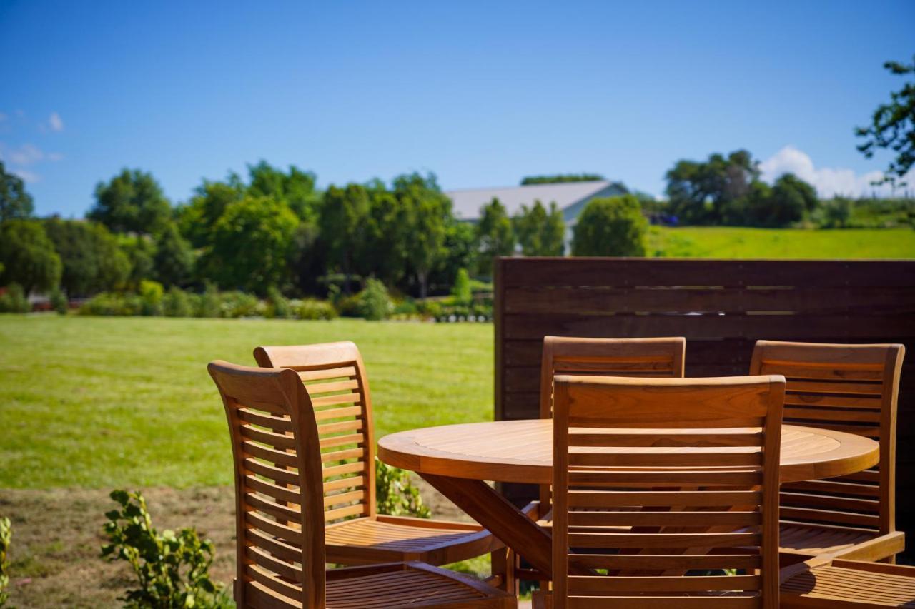 Parehua Resort Мартінборо Екстер'єр фото Outdoor furniture
